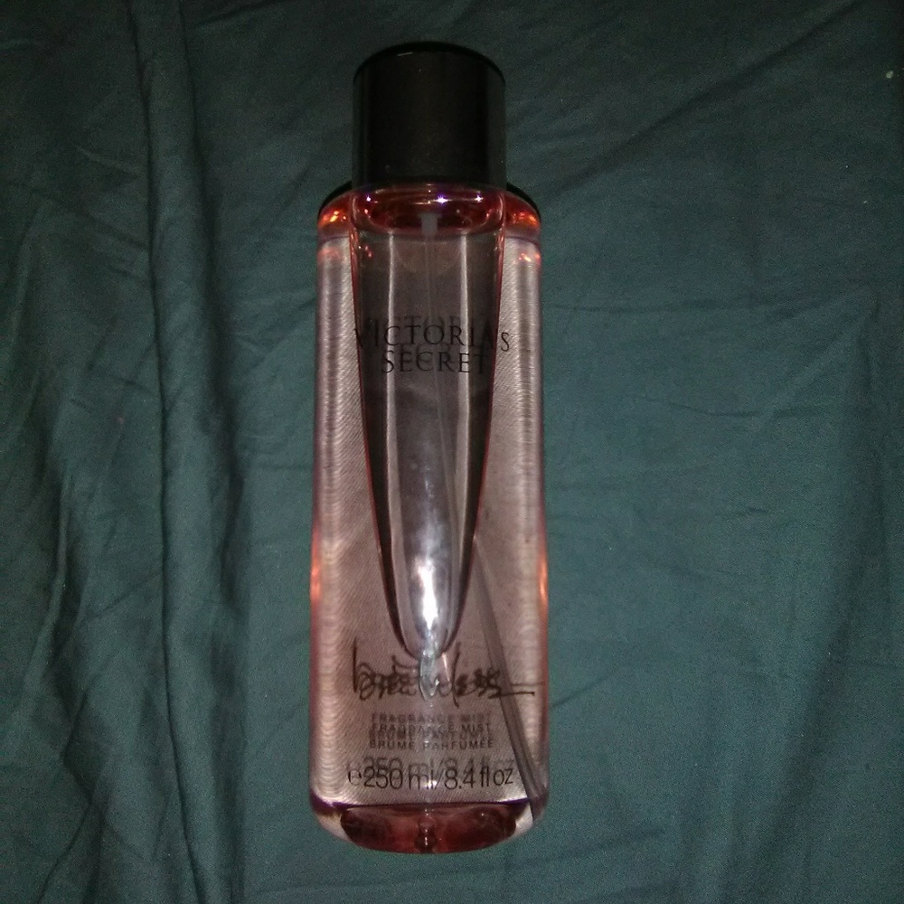 Victoria's Secret Breathless body spray